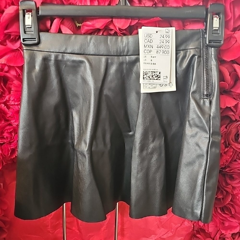 H & M NWT Girls Black Faux Leather Skirt Size 5/6 Years Size 6